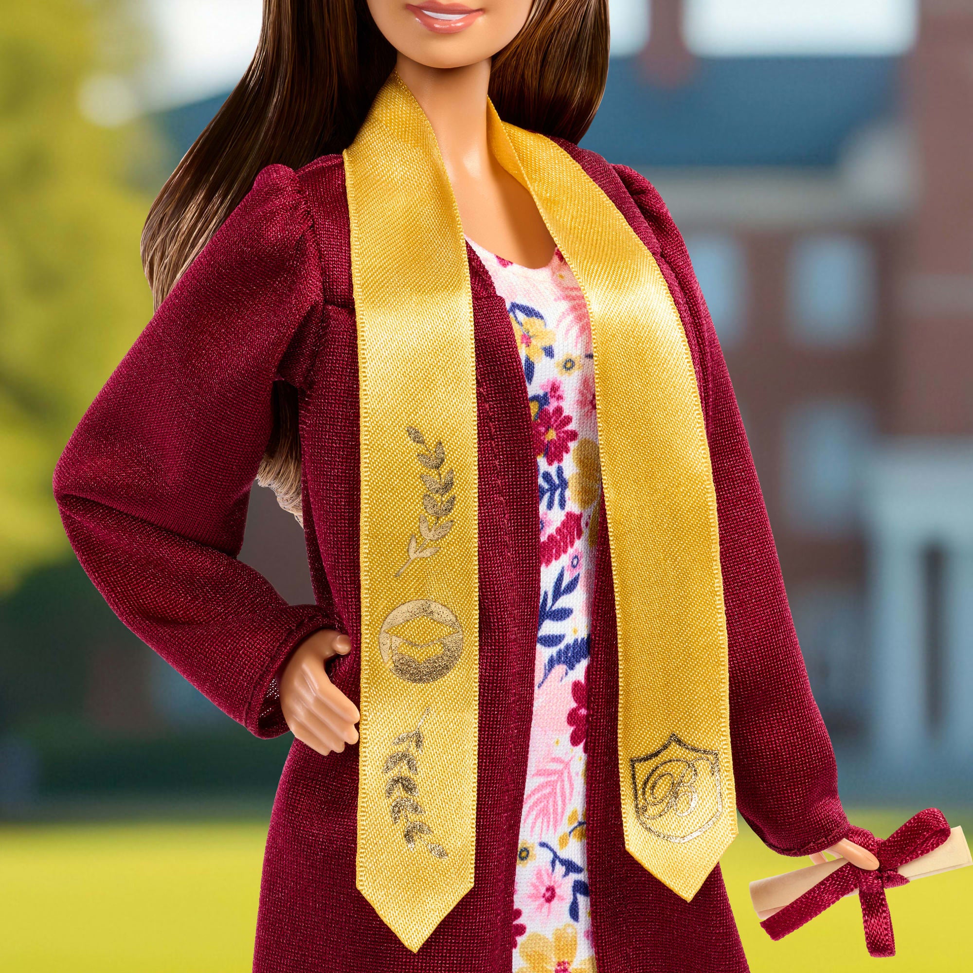 Barbie Signature Graduation Wishes Fashion Doll With Burgundy Robe & Tassel Cap, Collectible Gift - Image 4