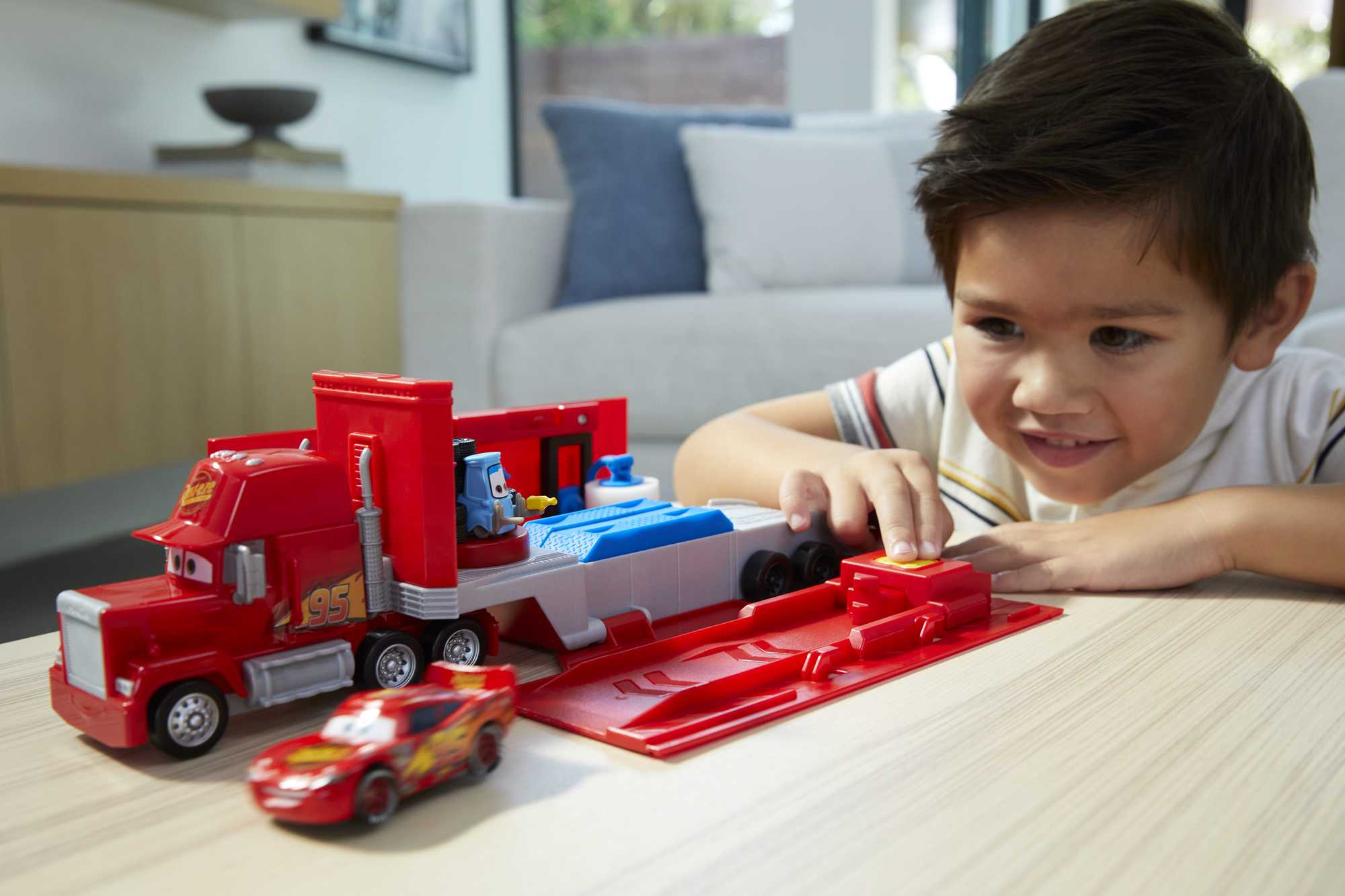 Disney and Pixar Cars Transforming Mack Playset - Image 8